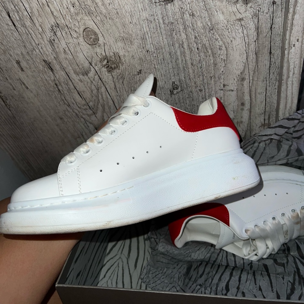 Alexander Mcqueens.